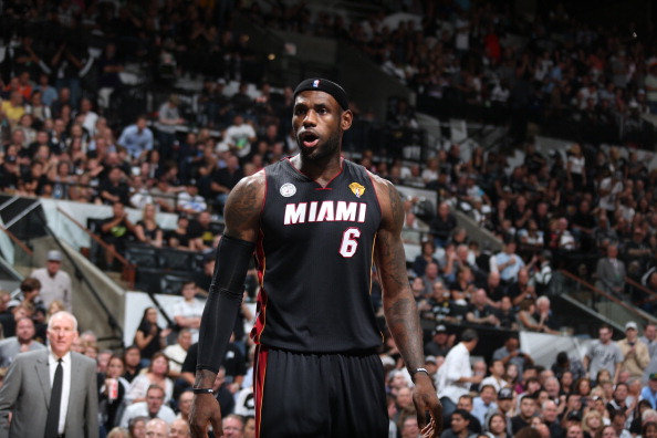 复出有望？老鹰队记：特雷·杨在赛前热身中进行投篮训练（复出可期？老鹰记者：特雷·杨赛前热身进行投篮训练）