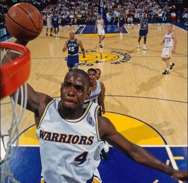 苏媒：泰州一所中学将“苏超”解说金句设为了课间铃声（苏媒报道：泰州一中学把“苏超”解说金句用作课间铃声）