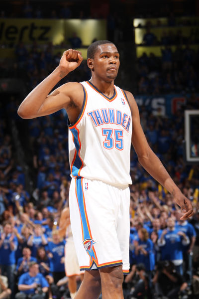 武汉女足vs东孟加拉女足首发：王霜领衔，奥乌苏先发（武汉女足对阵东孟加拉首发出炉：王霜领军，奥乌苏首发）