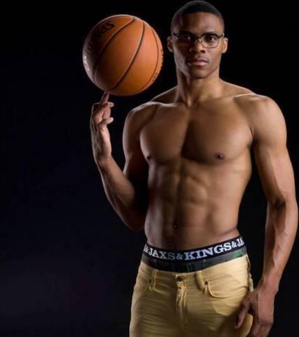 出战4场完成3场零封+两度扑点，迈尼昂当选米兰11月最佳球员（4战3零封两次扑点，迈尼昂荣膺米兰11月最佳）