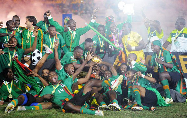 活塞客场大胜取得12连胜，终结对阵雄鹿五连败（活塞客场大捷豪取12连胜，结束此前对雄鹿的五连败）