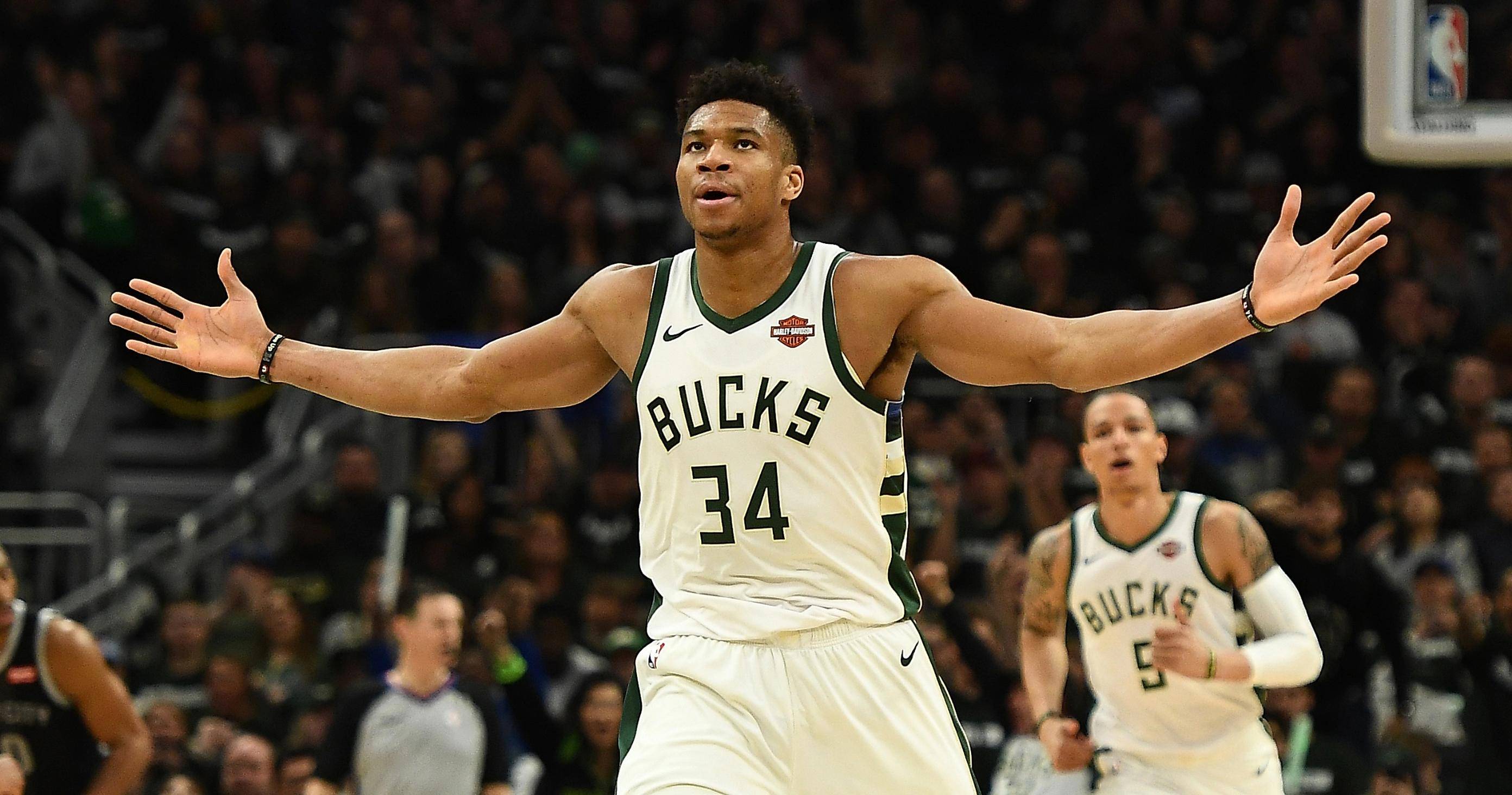 里昂小将刷新队史纪录（里昂新星改写队史纪录）