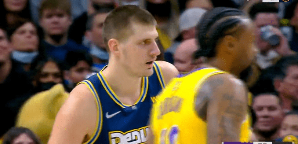 姆伯莫上赛季开始共打进21粒联赛非点球进球，位列欧洲第一（自上赛季开打至今，姆伯莫联赛非点球21球，高居欧洲第一）