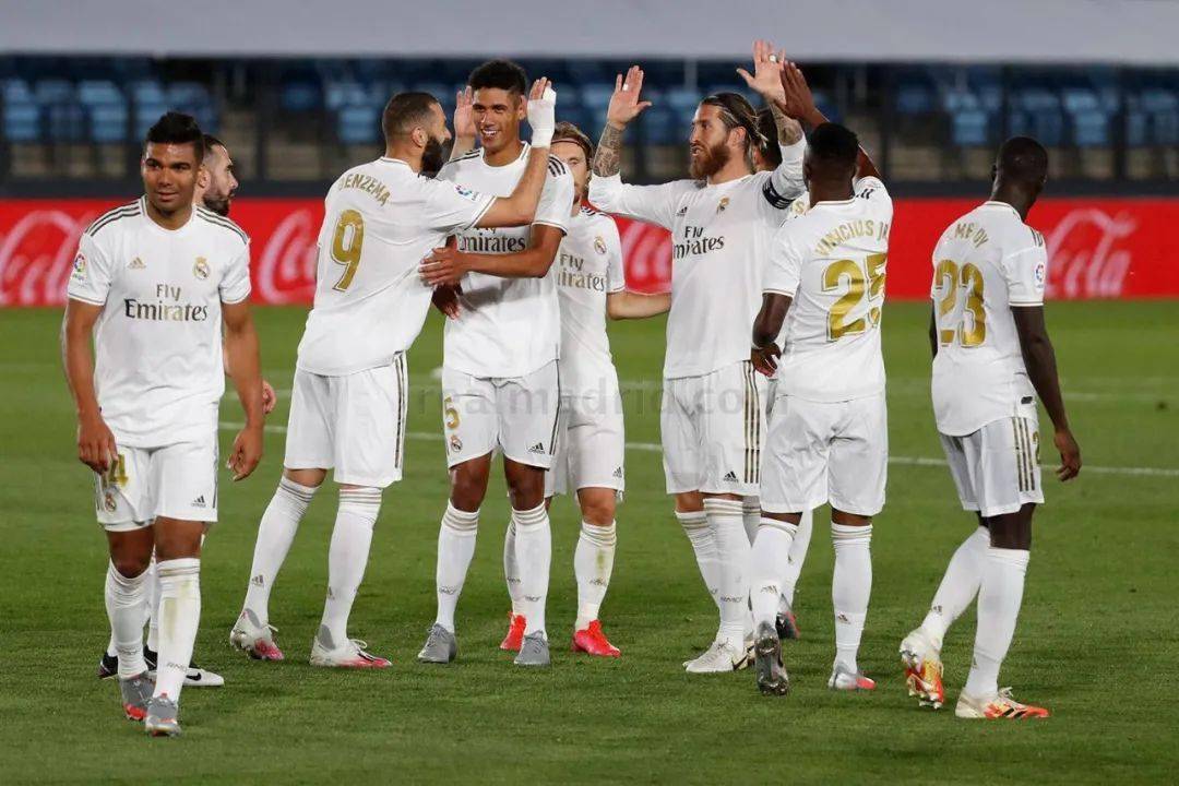 意甲前瞻：佛罗伦萨、尤文近期双双换帅，此役谁将笑到最后？（意甲前瞻：佛罗伦萨与尤文双双易帅，今夜鹿死谁手？）