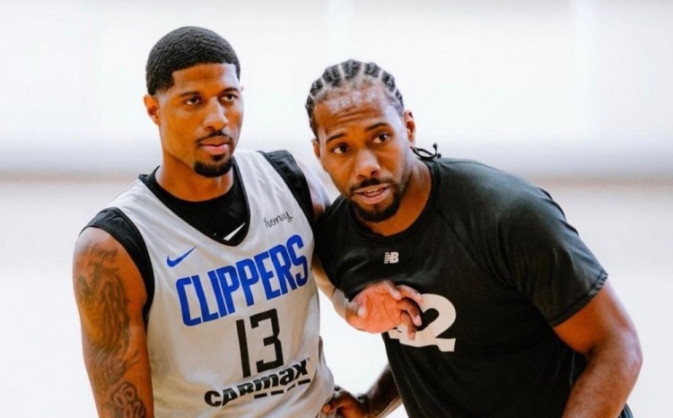 科曼称赞阿尔克马尔19岁中场斯密特：他身上的特质像佩德里（科曼点赞阿尔克马尔19岁新星斯密特：身上有佩德里的影子）