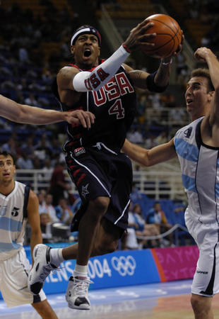 曼联第一季度总营收为1.403亿英镑，较去年同期有所下降（曼联第一季度营收1.403亿英镑，同比下降）