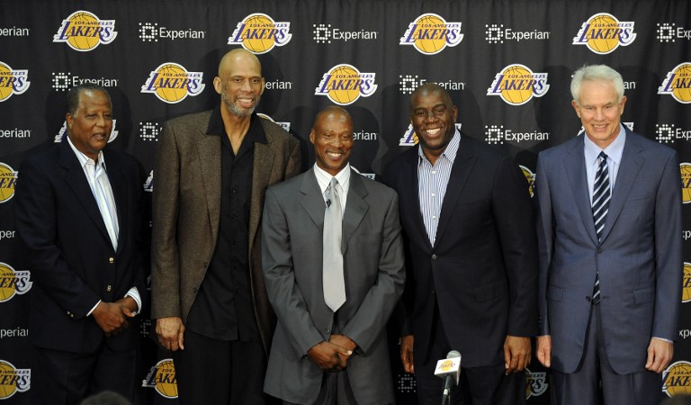 皇家马德里VS毕尔巴鄂竞技：姆巴佩触底反弹，阿隆索战术决胜关键（皇家马德里对阵毕尔巴鄂竞技：姆巴佩强势回暖，阿隆索战术或定胜负）