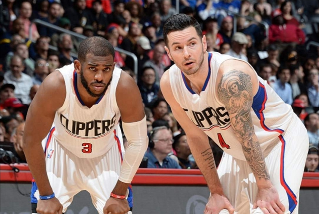 国脚伤愈复出，送出助攻稳定军心（国脚康复回归，一记助攻稳住士气）