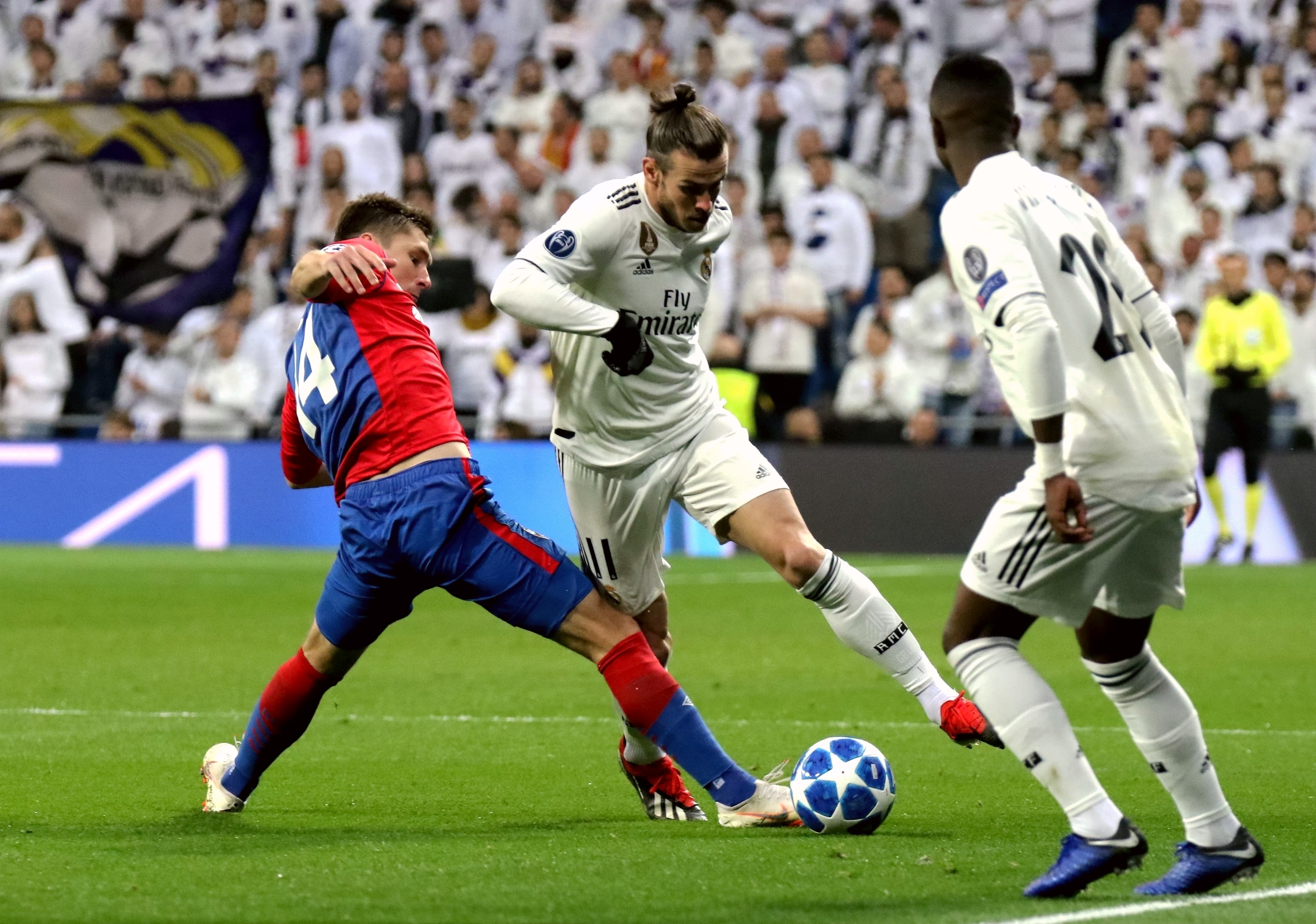 都灵主帅：我很尊重斯帕莱蒂，我们必须带着创造历史的信念比赛（都灵主帅：敬佩斯帕莱蒂，我们必须怀着改写历史的信念去比赛）