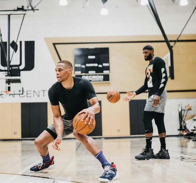 国脚单场进球助球队锁定胜利（国脚建功，球队锁定胜局）