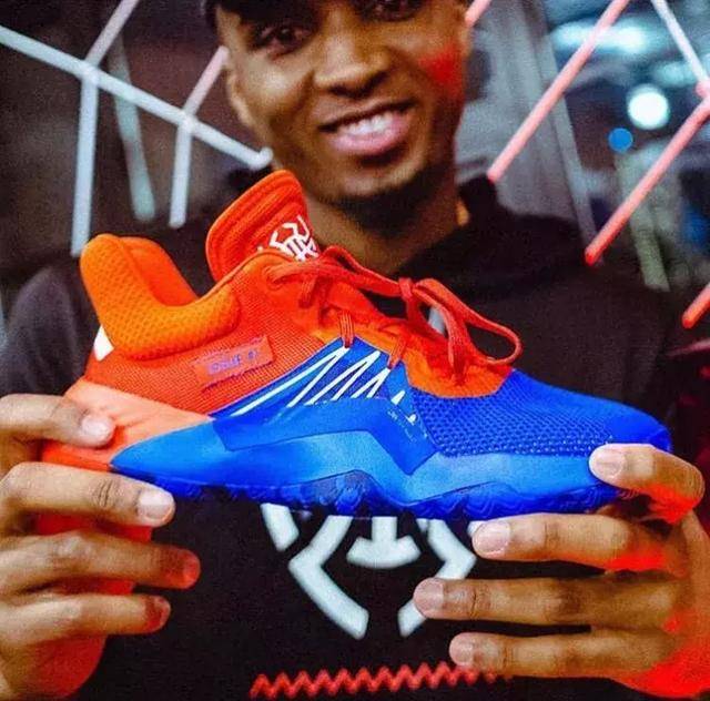 图片报：米兰对金玟哉感兴趣，在今夏就曾观察过他（图片报：米兰有意金玟哉，今夏已派人考察）