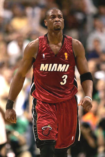 曼联门将高接低挡险救球队（曼联门将多次神扑力挽狂澜）