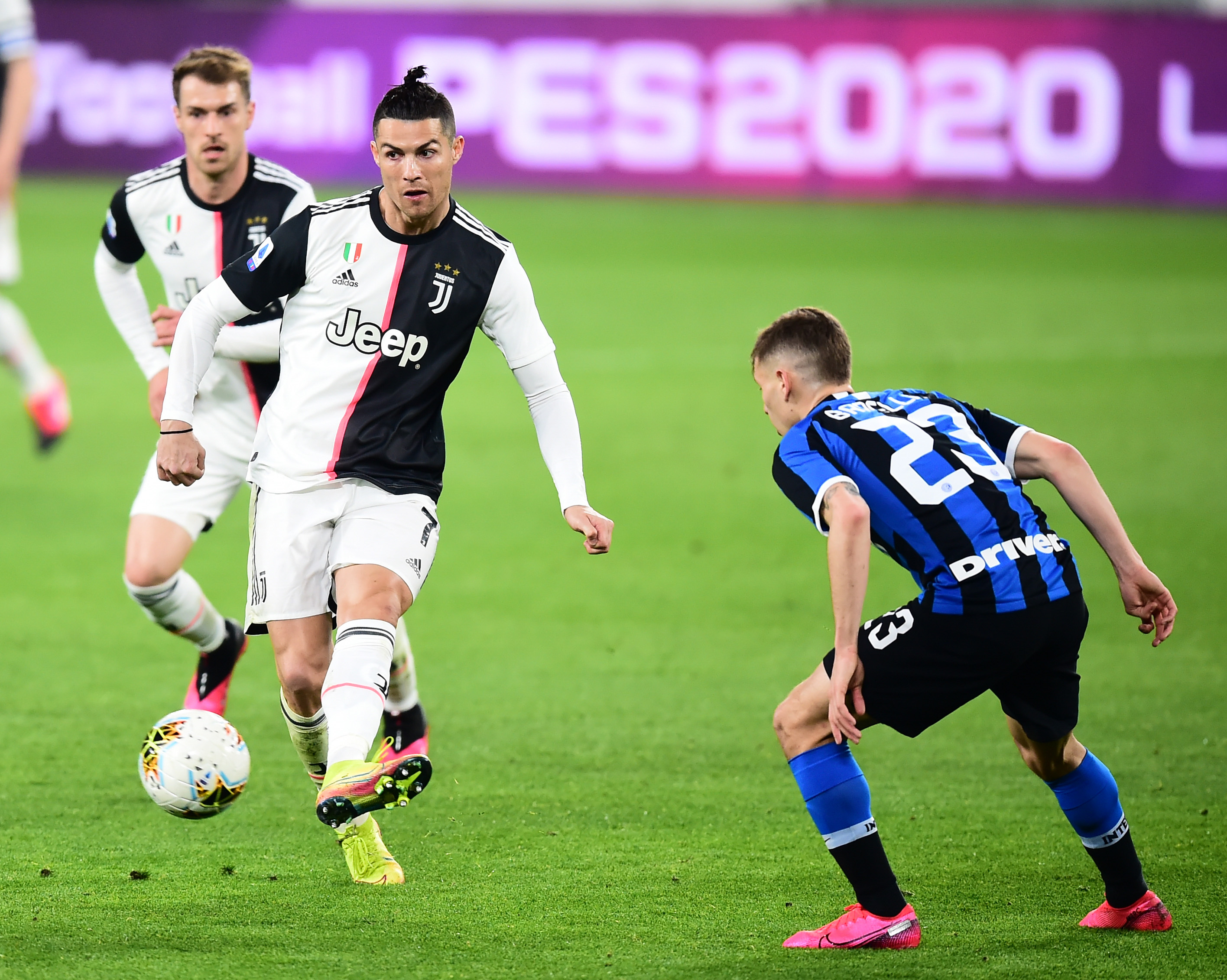 欧洲篮球巨人再度夺冠（欧洲篮坛霸主再次称王）