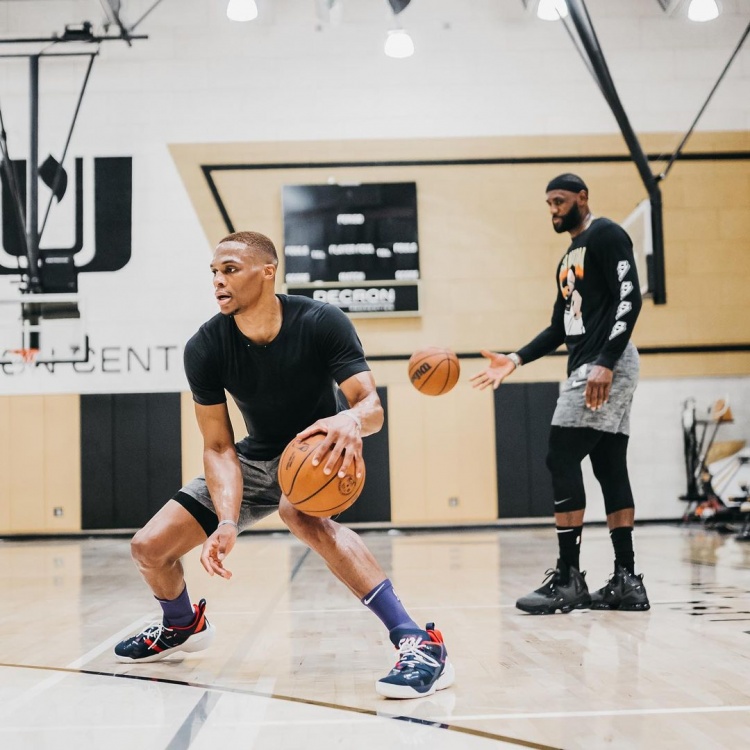 晚邮报：国米关注迈尼昂合同情况，考虑在明年夏天将其引进（晚邮报：国米密切关注迈尼昂合同动向，或于明夏出手引进）