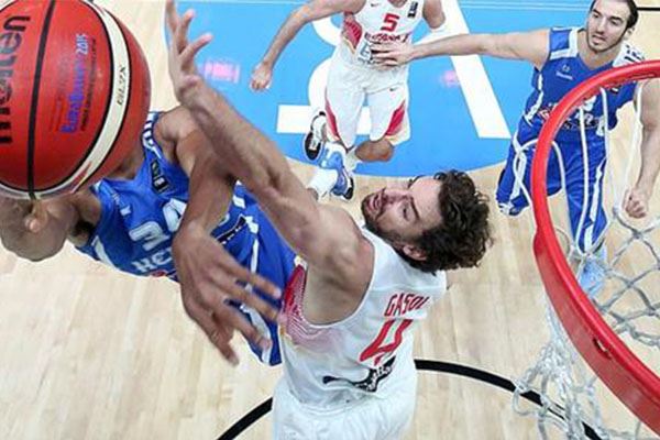 本赛季俱乐部双人组进球榜：凯恩+迪亚斯37球高居第一（本赛季俱乐部双人进球榜：凯恩与迪亚斯合计37球领跑）