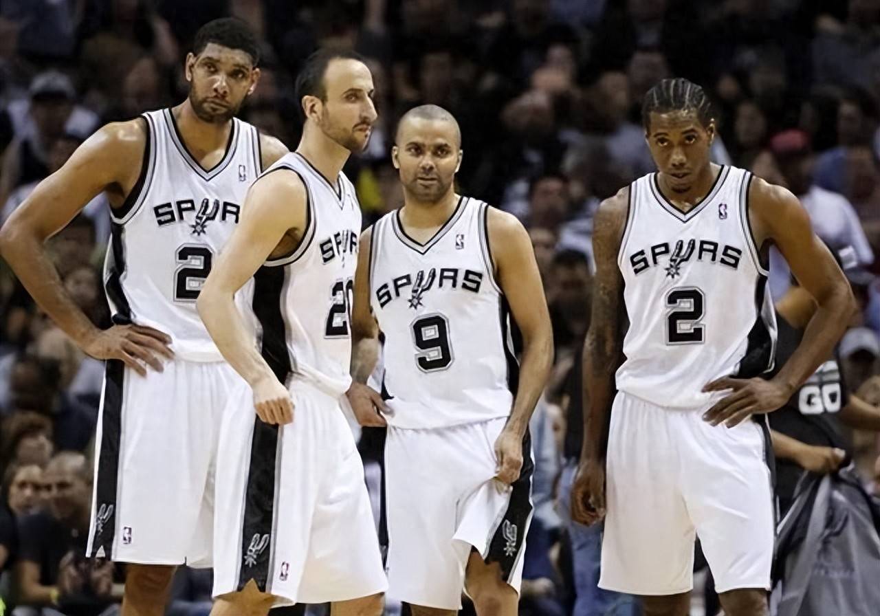 比利亚雷亚尔欧冠六场1平5负排倒数第二，但在西甲暂列第三位（比利亚雷亚尔欧冠6战1平5负仅列倒数第二，西甲积分榜却暂居第三）