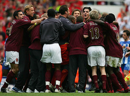 本世纪德甲戴帽数前10：莱万384场16次第1，凯恩76场10次第3