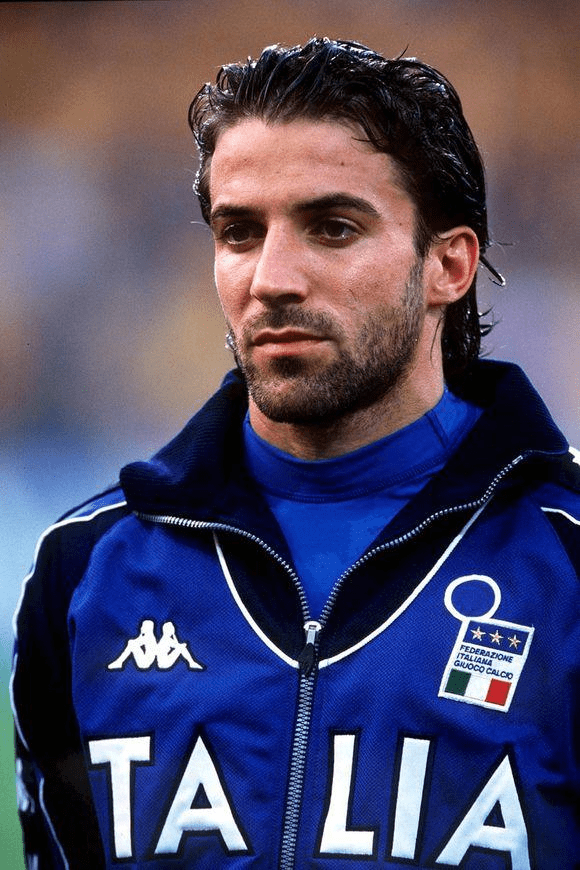 现场观赛，弗洛伦蒂诺和齐达内出席在伯纳乌举行的NFL海外赛（弗洛伦蒂诺与齐达内现身伯纳乌 观战NFL海外赛）