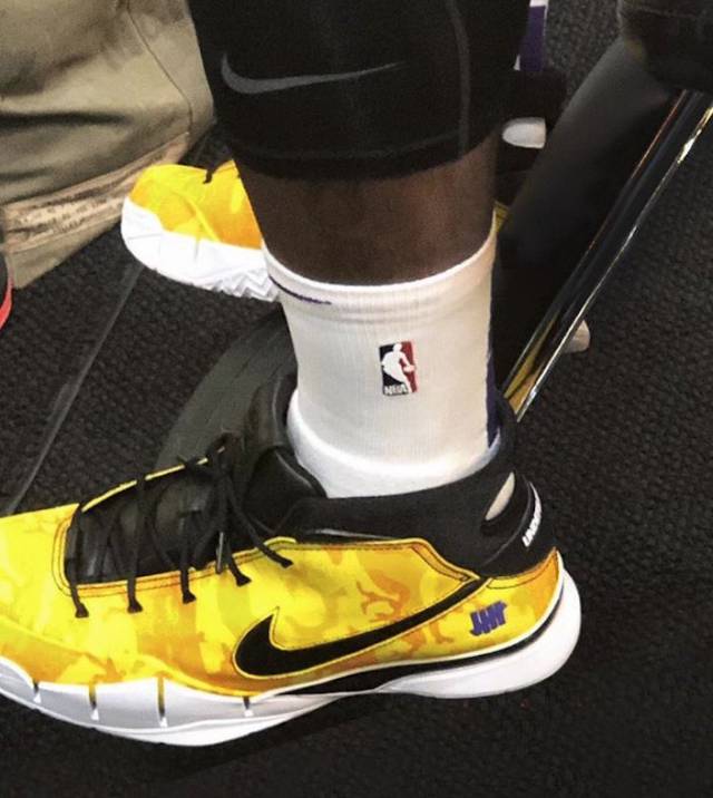 这后撤步跳投太无解（这记后撤步跳投简直不可阻挡）