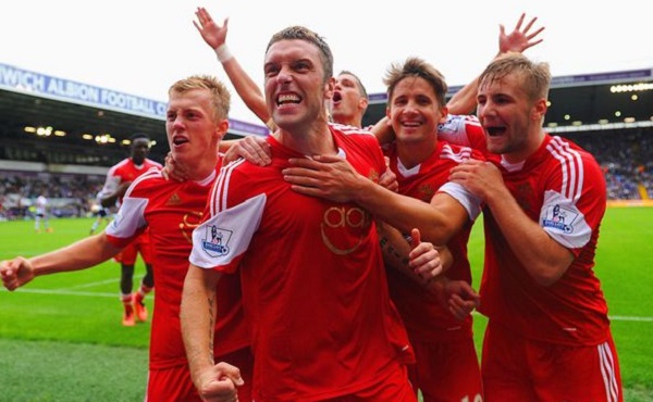 阿森纳圣诞登顶英超，历史数据揭示半数领跑者最终夺冠（阿森纳圣诞领跑英超，过往数据显示半数榜首最终夺冠）