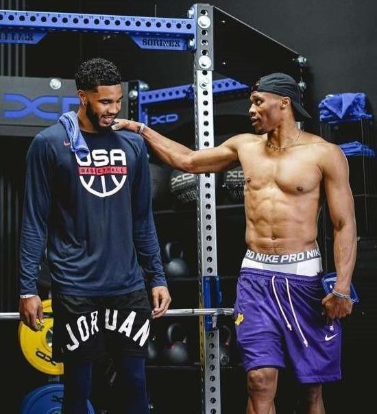 德甲官博祝贺邵佳一：期待邵佳一带领中国国家队走向更高舞台（德甲官微致贺邵佳一：期待其率国足迈向更高舞台）