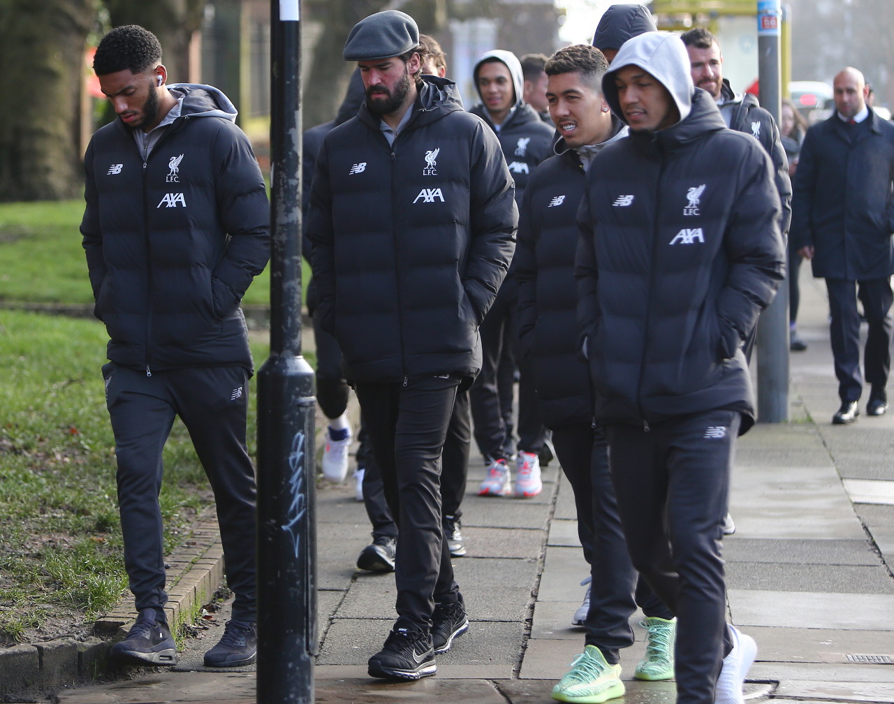 官方：英格兰名哨安东尼-泰勒将执法欧冠第4轮布鲁日vs巴萨（官宣：英格兰名哨安东尼-泰勒将吹罚欧冠第4轮布鲁日对阵巴萨）