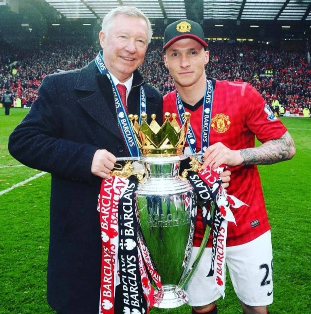 吉尔摩社媒晒照：手术成功，康复之路开始（吉尔摩晒术后照：手术顺利，康复启程）