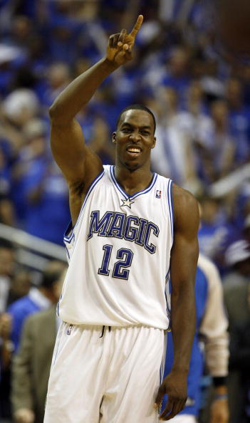 足球西甲豪门迎来连胜，状态回暖（西甲豪门重返胜轨，状态复苏）