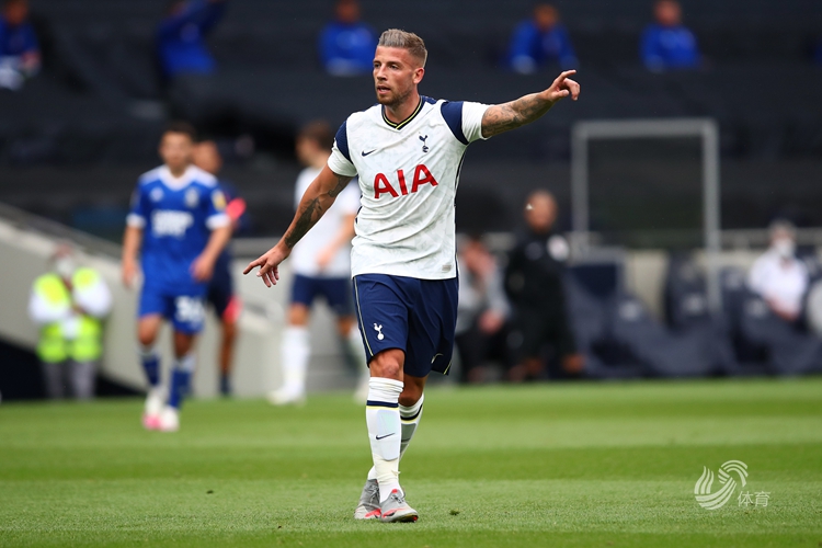 媒体人：王钰栋签欧洲经纪公司有足协的推动，只给了短期授权（媒体人称：在足协推动下，王钰栋与欧洲经纪公司签约，授权期仅为短期）