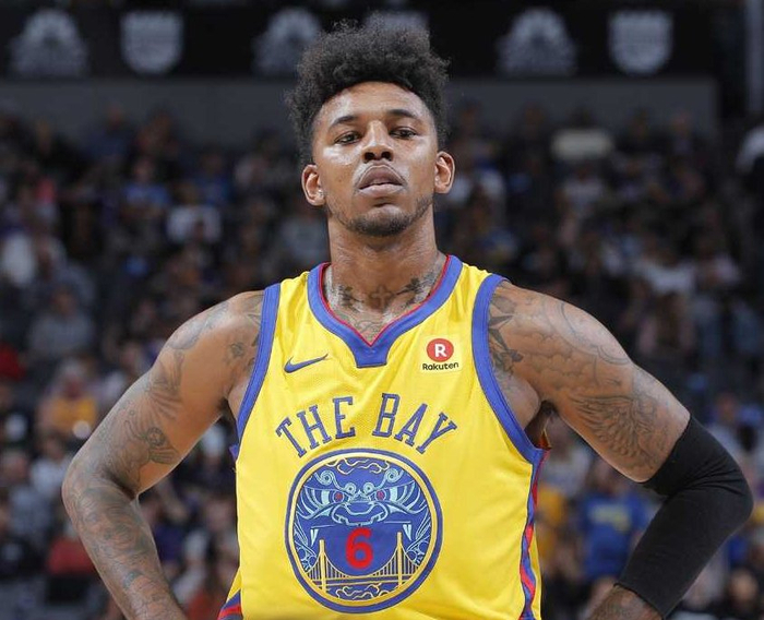 足球国足新一期集训名单公布，两名新人首次入选引热议（国足公布新一期集训名单，两名新面孔首次入选引发热议）