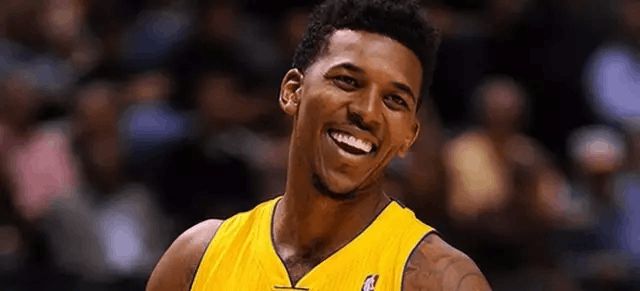 记者报道苏亚雷斯即将续约迈阿密国际一年！继续跟梅西当队友！（苏亚雷斯将与迈阿密国际续约一年，继续与梅西当队友！）